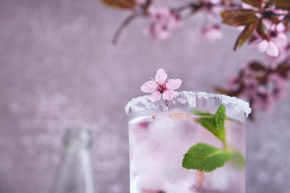 Non-Alcoholic Lavender Lemonade with a flower